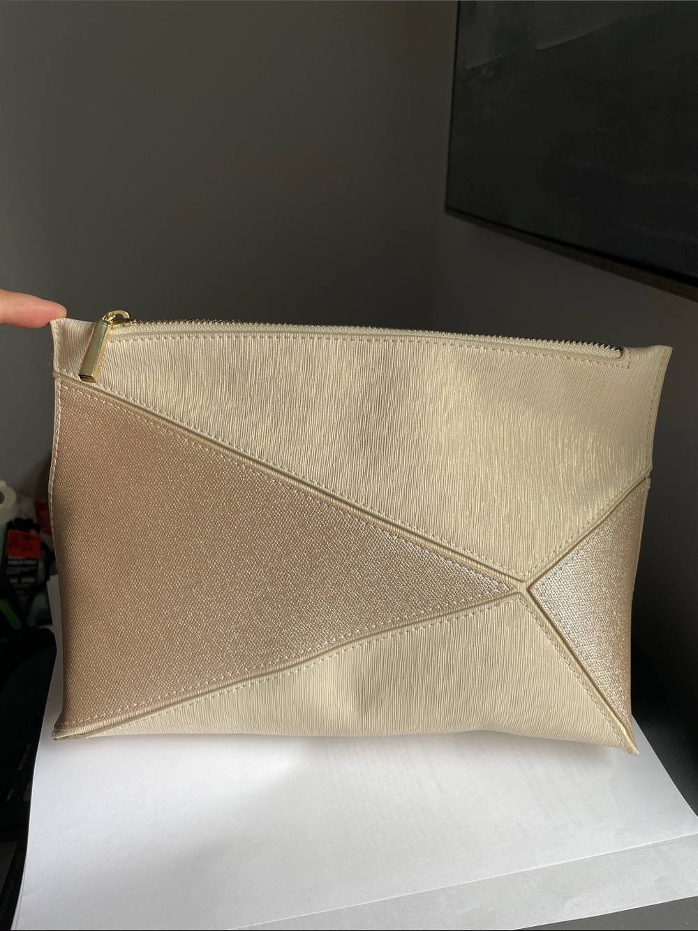 Estée Lauder Elegant Gold Geometric pouch-large size